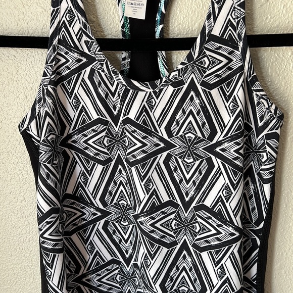 Ivivva Tank Top Girls Black and White Geometric Print Athletic Girls Size 12 - Picture 4 of 8